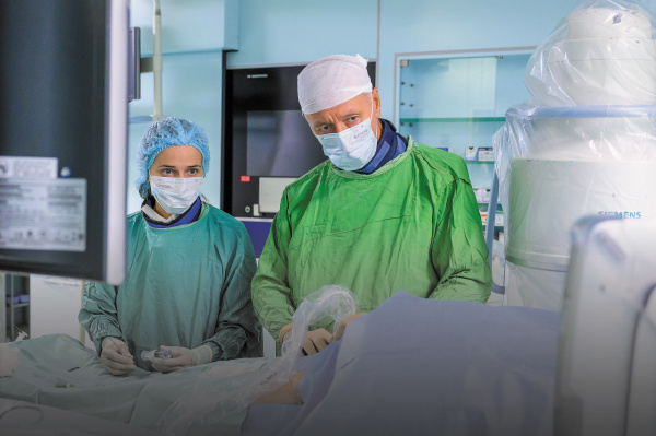 Оснащение гибридной операционной флагманского центра